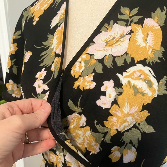 Black jumpsuit with yellow flowers - Picture 6 of 12